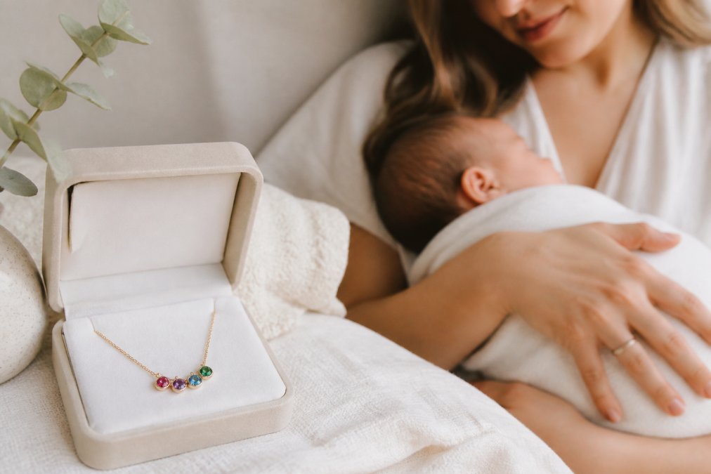 Birthstone Jewelry Gifts for New Moms: A 2026 Guide